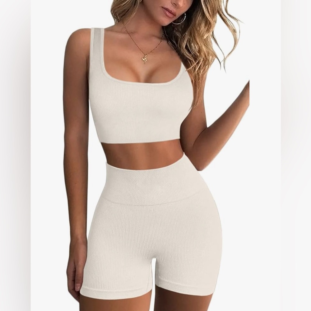 🐣NWT QINSEN Women’s 2 Piece Cream Work Out Set